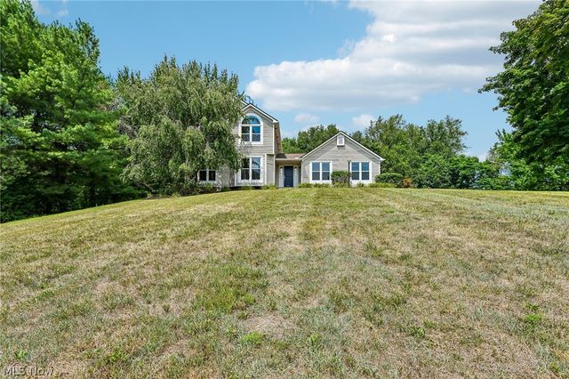 941 Karla Drive, Clinton, OH 44216