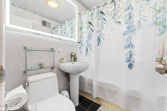 124 Pine Street, Toms River, NJ 08753