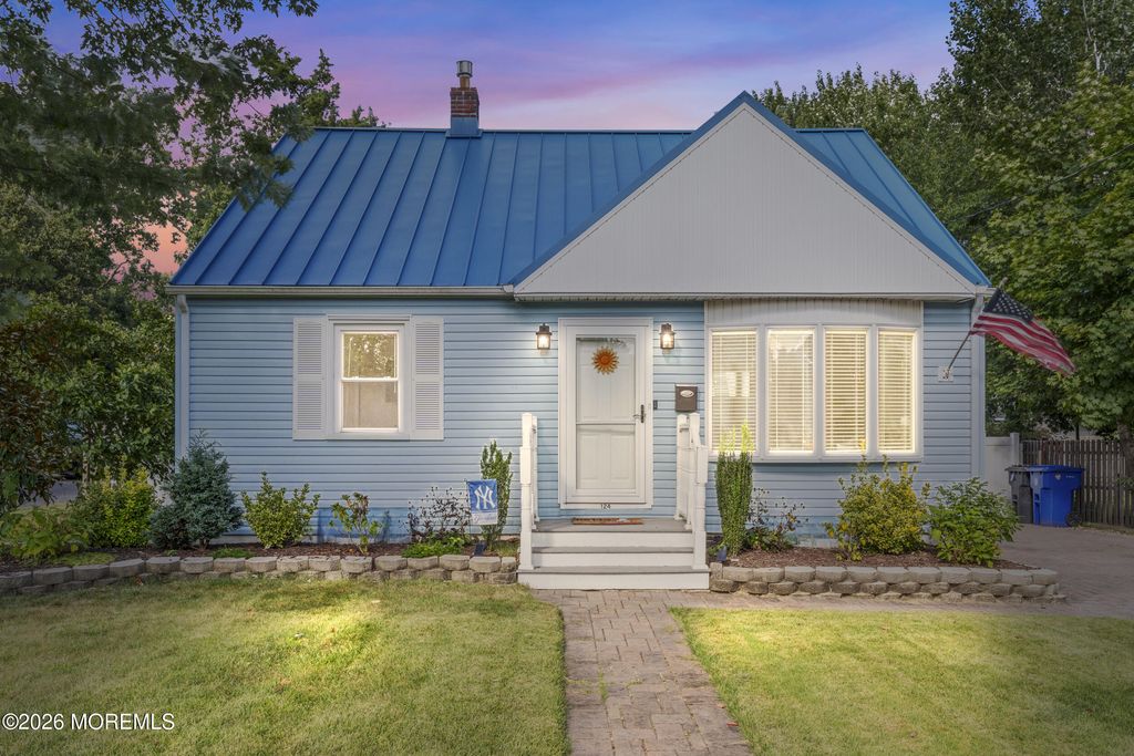 124 Pine Street, Toms River, NJ 08753
