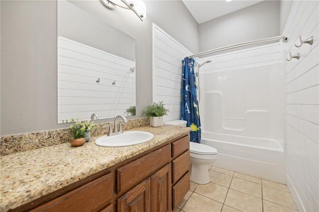 1406 Latisha Lane, Siloam Springs, AR 72761