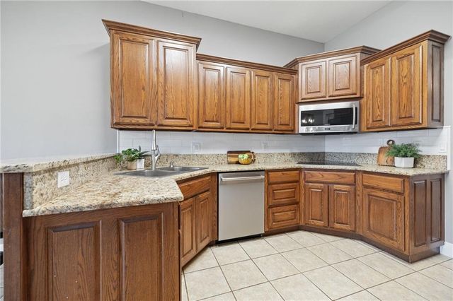 1406 Latisha Lane, Siloam Springs, AR 72761