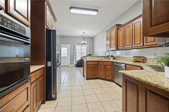 1406 Latisha Lane, Siloam Springs, AR 72761