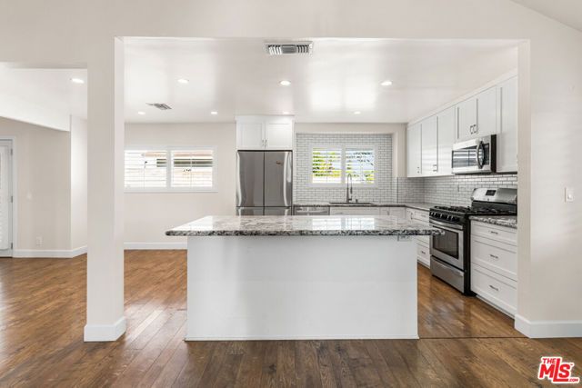 9200 Wystone Avenue, Northridge (los Angeles), CA 91324