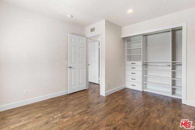 9200 Wystone Avenue, Northridge (los Angeles), CA 91324