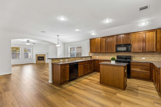 921 Brighton PL, Round Rock, TX 78665