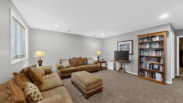 5207 56th Street NW, Rochester, MN 55901