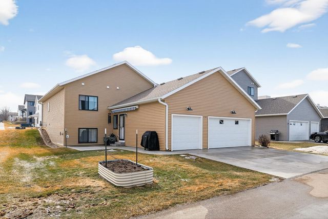 5207 56th Street NW, Rochester, MN 55901