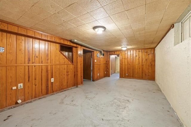 6435 Walrond Avenue, Kansas City, MO 64132