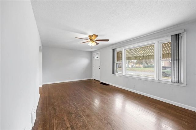 6435 Walrond Avenue, Kansas City, MO 64132