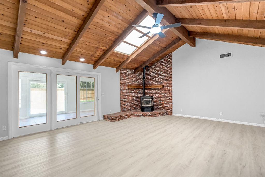 Image 11 of property listing at 10784 Sierra View Street, Madera, CA 93636