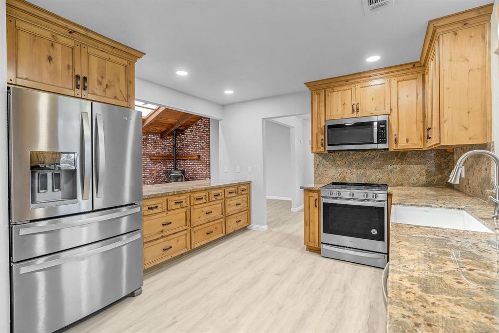 Image 15 of property listing at 10784 Sierra View Street, Madera, CA 93636