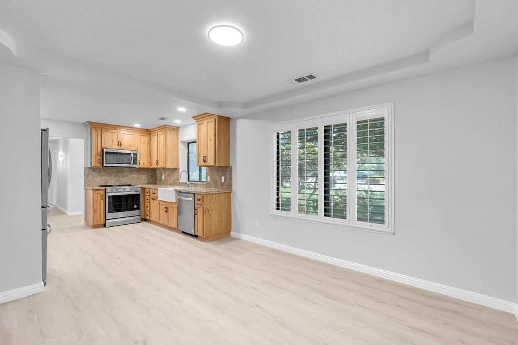Image 18 of property listing at 10784 Sierra View Street, Madera, CA 93636