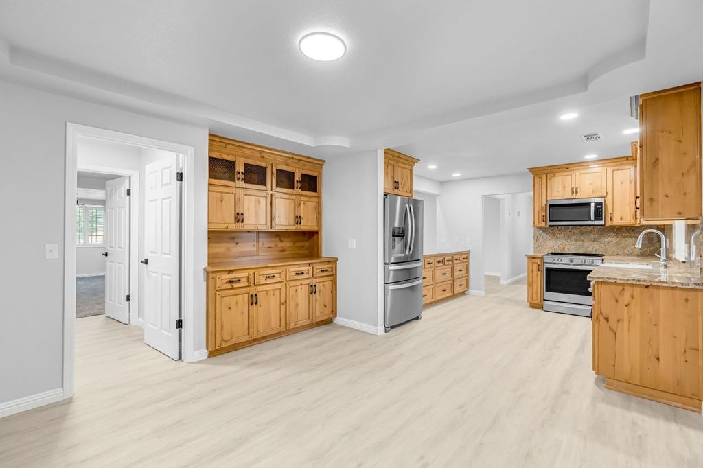 Image 19 of property listing at 10784 Sierra View Street, Madera, CA 93636
