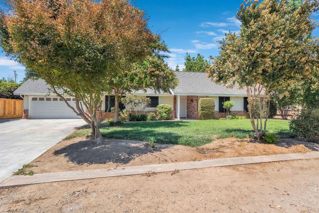 Image 2 of property listing at 10784 Sierra View Street, Madera, CA 93636