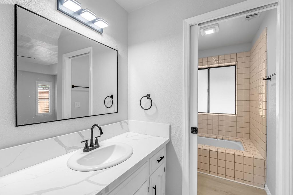 Image 31 of property listing at 10784 Sierra View Street, Madera, CA 93636