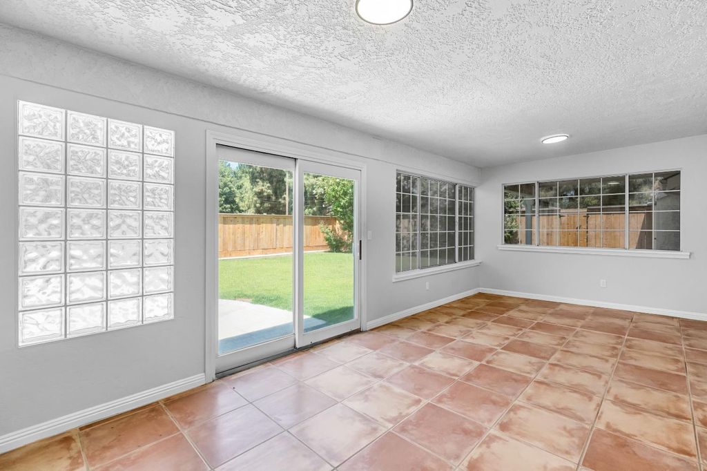 Image 33 of property listing at 10784 Sierra View Street, Madera, CA 93636