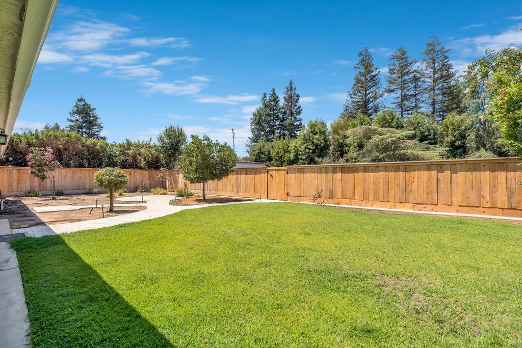 Image 35 of property listing at 10784 Sierra View Street, Madera, CA 93636