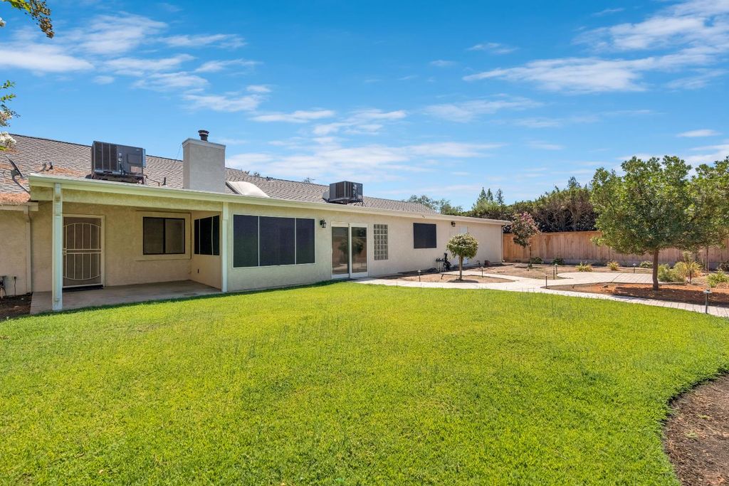 Image 36 of property listing at 10784 Sierra View Street, Madera, CA 93636