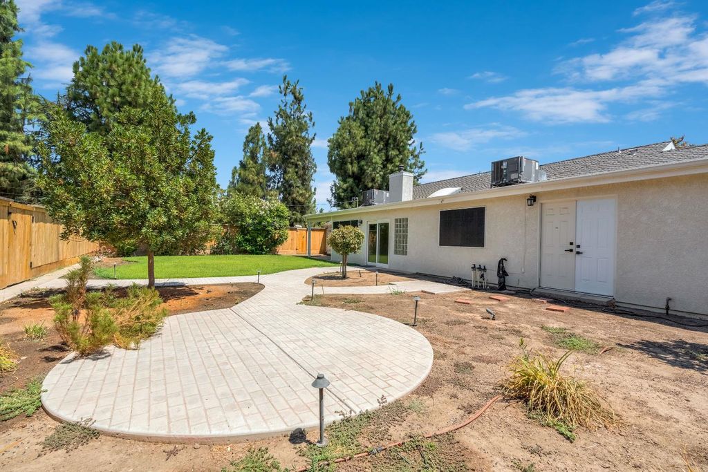 Image 37 of property listing at 10784 Sierra View Street, Madera, CA 93636