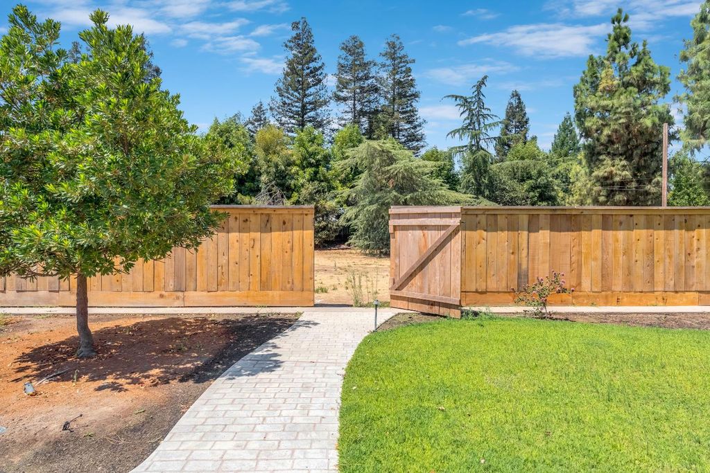 Image 38 of property listing at 10784 Sierra View Street, Madera, CA 93636