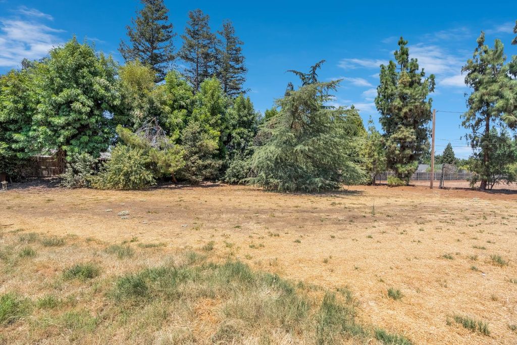 Image 39 of property listing at 10784 Sierra View Street, Madera, CA 93636