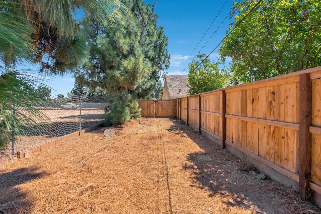 Image 42 of property listing at 10784 Sierra View Street, Madera, CA 93636