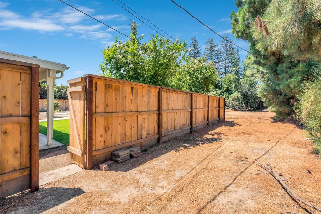 Image 43 of property listing at 10784 Sierra View Street, Madera, CA 93636