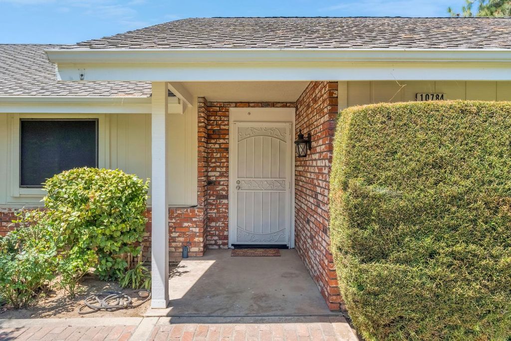 Image 6 of property listing at 10784 Sierra View Street, Madera, CA 93636