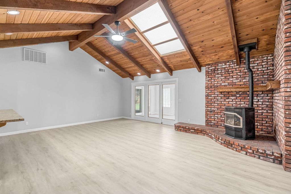 Image 8 of property listing at 10784 Sierra View Street, Madera, CA 93636