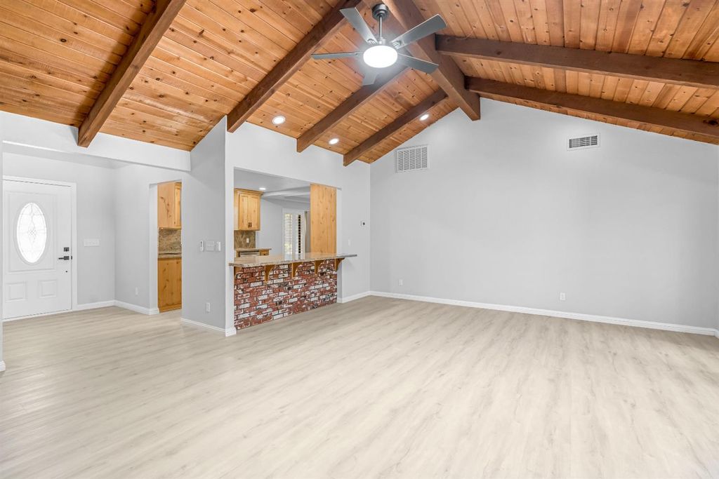 Image 9 of property listing at 10784 Sierra View Street, Madera, CA 93636