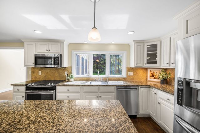 30 Meadow Dr, Sudbury, MA 01776