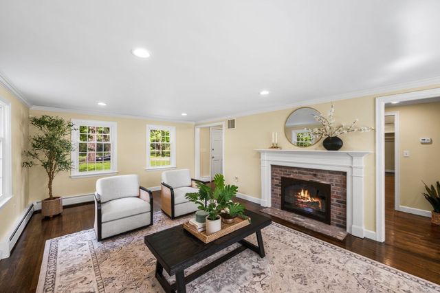 30 Meadow Dr, Sudbury, MA 01776