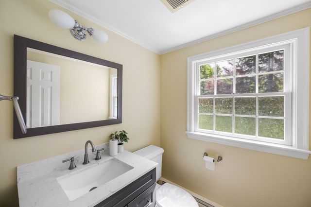 30 Meadow Dr, Sudbury, MA 01776