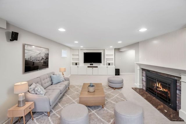 30 Meadow Dr, Sudbury, MA 01776
