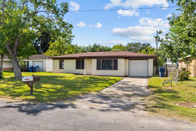 6113 Sapphire Court, Texas City, TX 77591