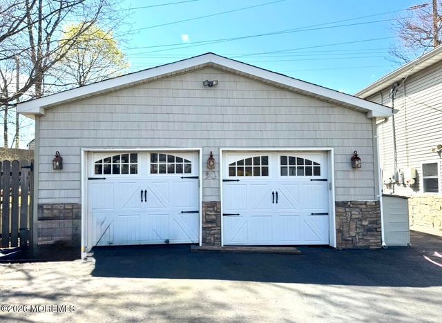 90 Birch Drive, Shrewsbury Boro, NJ 07702