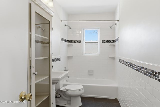 90 Birch Drive, Shrewsbury Boro, NJ 07702