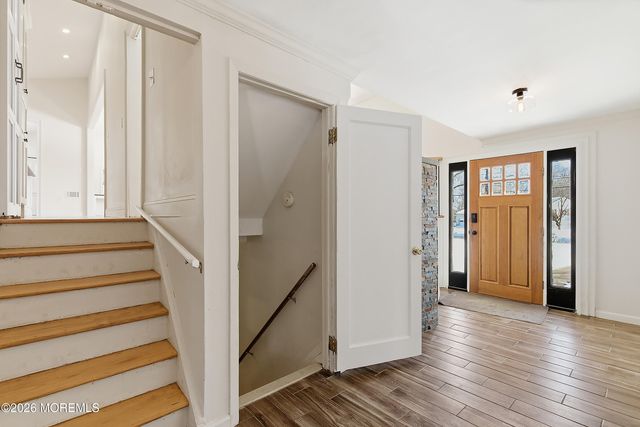 90 Birch Drive, Shrewsbury Boro, NJ 07702