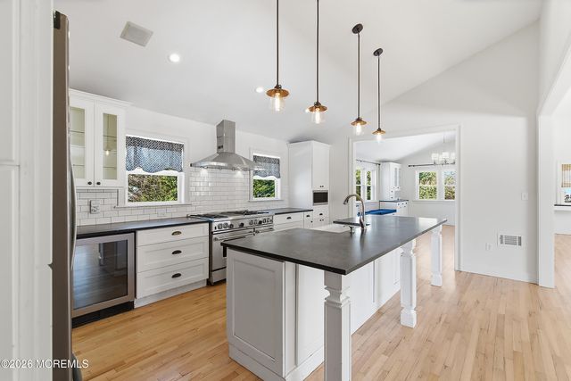 90 Birch Drive, Shrewsbury Boro, NJ 07702