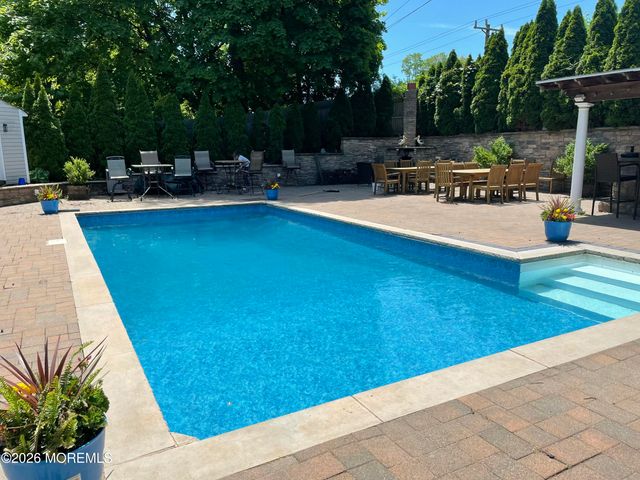 90 Birch Drive, Shrewsbury Boro, NJ 07702