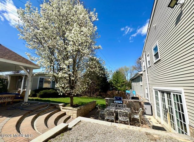 90 Birch Drive, Shrewsbury Boro, NJ 07702