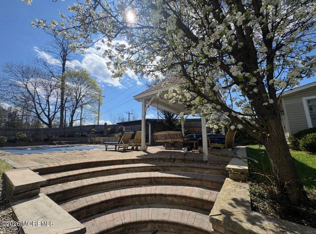 90 Birch Drive, Shrewsbury Boro, NJ 07702