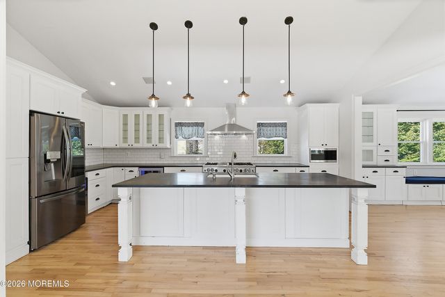 90 Birch Drive, Shrewsbury Boro, NJ 07702