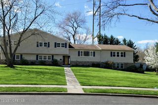 90 Birch Drive, Shrewsbury Boro, NJ 07702