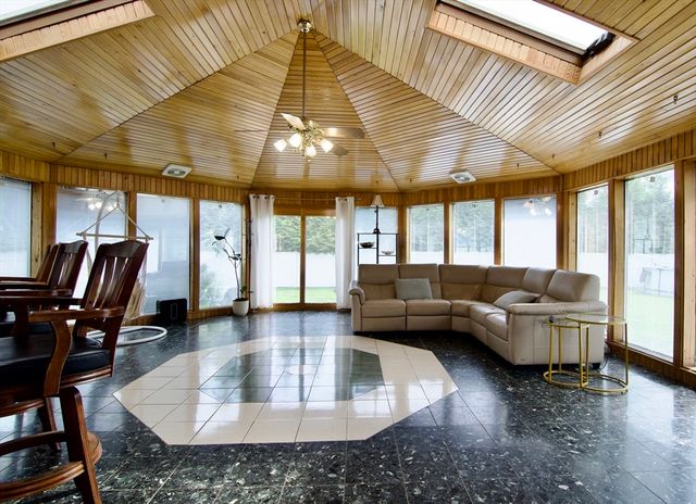 597 Chapin St, Ludlow, MA 01056