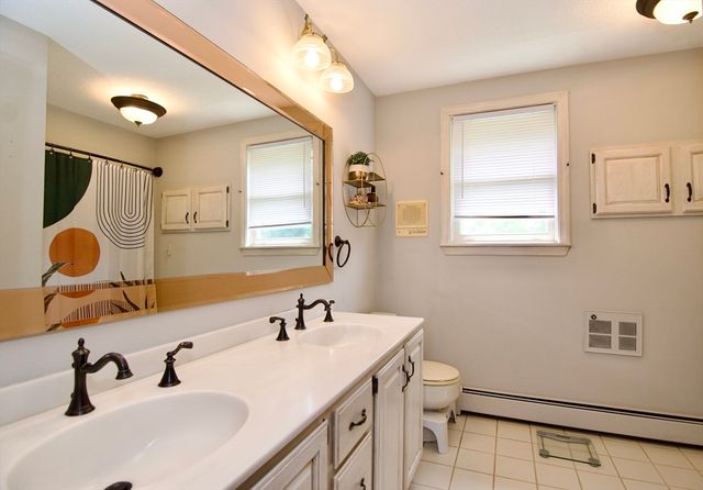 597 Chapin St, Ludlow, MA 01056