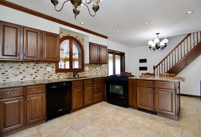 597 Chapin St, Ludlow, MA 01056