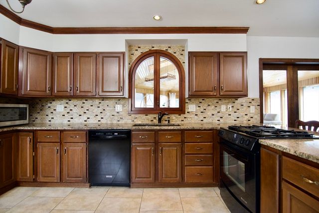 597 Chapin St, Ludlow, MA 01056