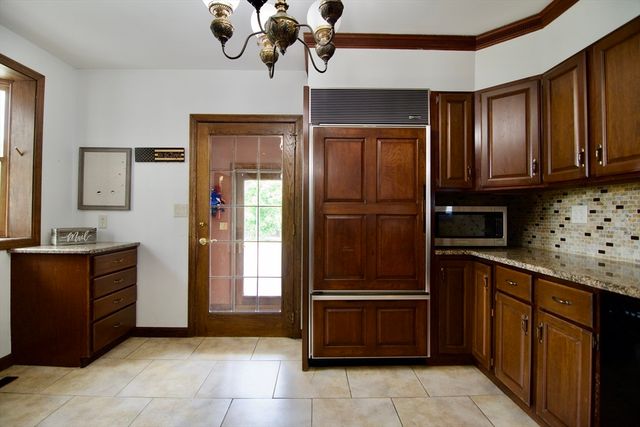 597 Chapin St, Ludlow, MA 01056