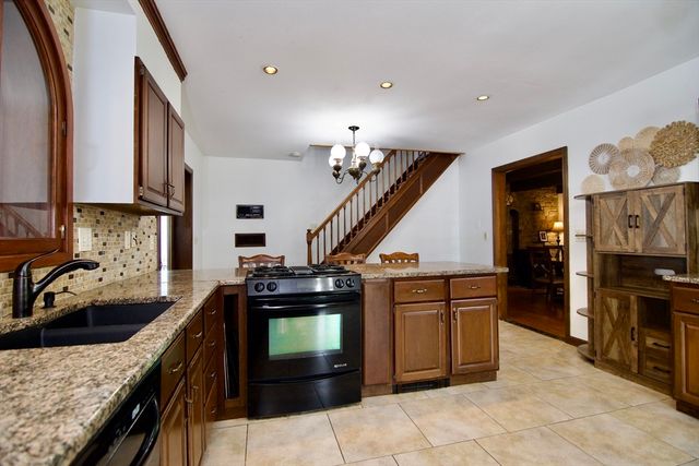 597 Chapin St, Ludlow, MA 01056
